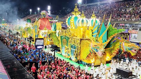 Paula Fernandes Seduces Thousands at Samba na Praia Music Festival in Rio de Janeiro!